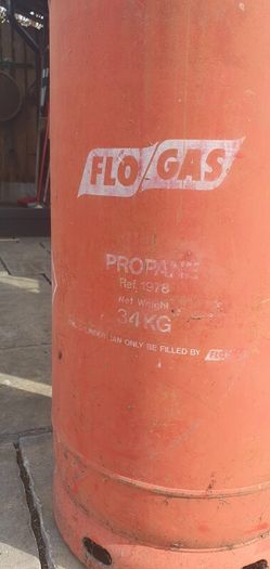 Gas cylinder large
