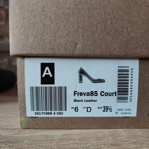 Genuine leather Clarks Freva85 Court Shoes, size 6