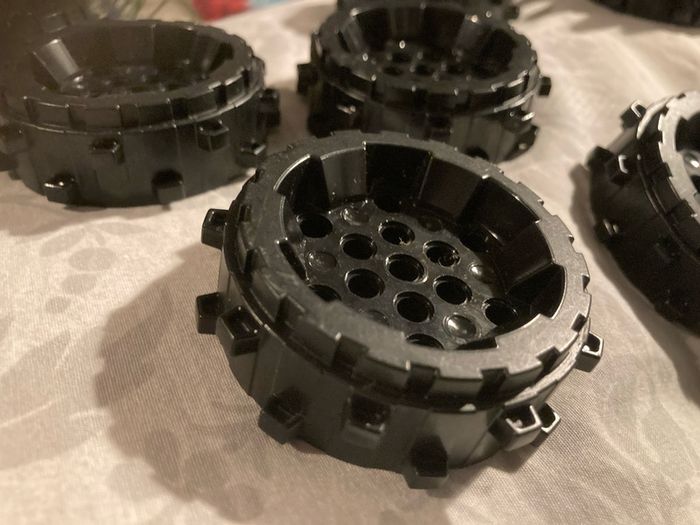 lego hard plastic wheels with cleats and flanges