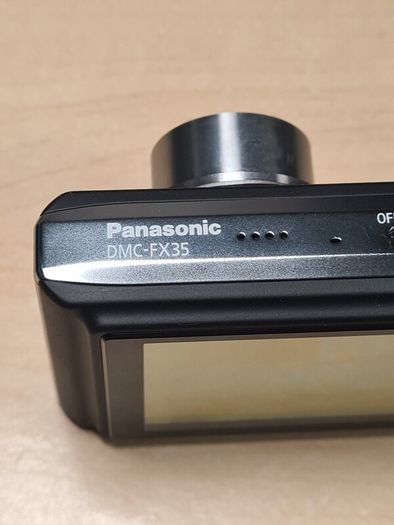 PANASONIC LUMIX FX35 digital camera 10.1MP megapixels boxed with battery charger memory card and case