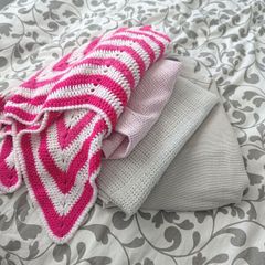baby blankets and pregnancy pillow