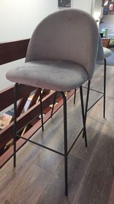 2 kitchen island stools