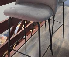 2 kitchen island stools