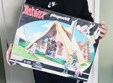 2 Playmobil Asterix playsets  (NEW)