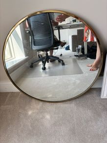 Round mirror