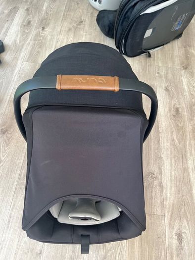 Nuna Pipa Next Car Seat & Nuna Isofix Base