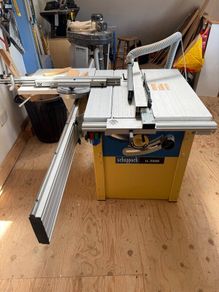 Table Saw with dust extractor