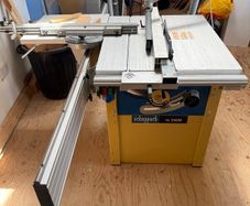 Table Saw with dust extractor