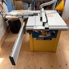 Table Saw with dust extractor