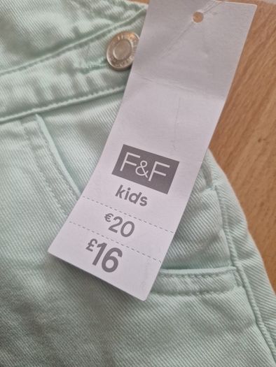 Shorts Dungree Style/Size: 5/6 and 8/9 yrs