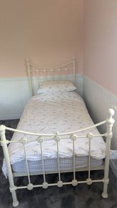 Metal frame single beds