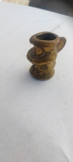 vintage minauture brass Toby jug ornament,,collectors item,,sold as is ,see pictures for condition,,price includes post to anywhere in Ireland thank you.