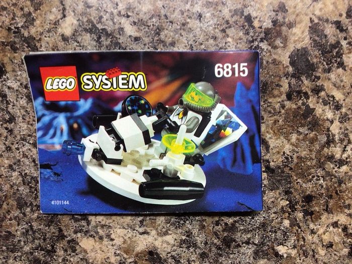 lego land - Lego set no 6815 - Hovertron - full and complete
