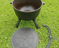 5L Cast Iron Camp Oven / Cauldron with Lid & Handle