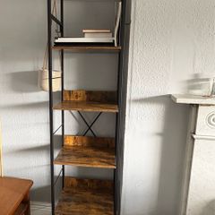Bookcase industrial look