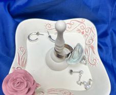 Vintage ceramic ring holder