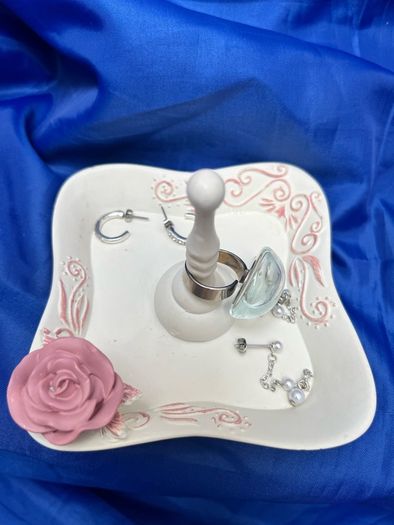 Vintage ceramic ring holder