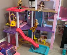 Barbie Dreamhouse, Campervan & lots more included