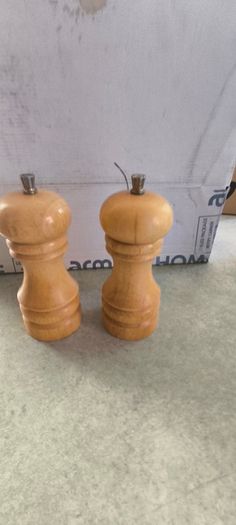 Vintage Wooden Salt and Pepper Set, 6 INCH Light Wood Grinders with S & P Tops, Classic Kitchen Decor