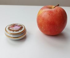 Limoges small "P.Pastaud" porcelain trinket box with gilt bands