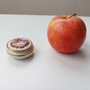 Limoges small "P.Pastaud" porcelain trinket box with gilt bands