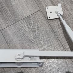 Door closer