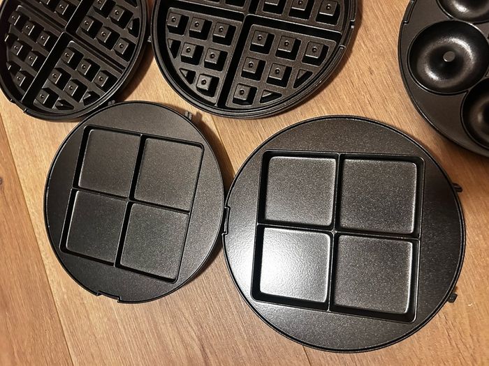 Waffle or snack maker