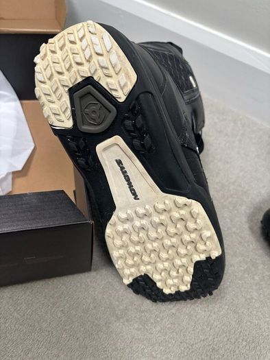 Snowboard boots