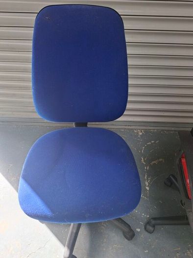 2 office chairs