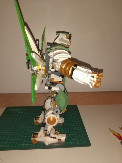 LEGO Ninjago Lloyds Titan Mech set 70676