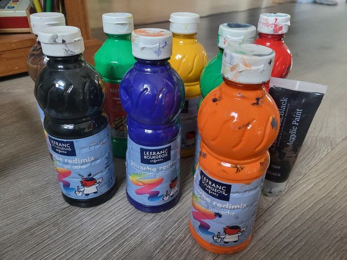 Childrens Paint, pots and brushes