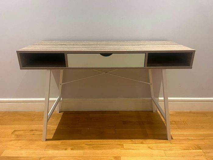 Jysk office desk. Name of product Abbetved.