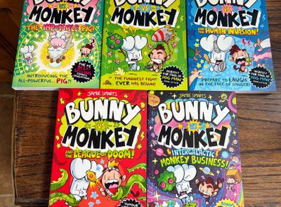 BRAND NEW - Bunny vs Monkey book set (5)