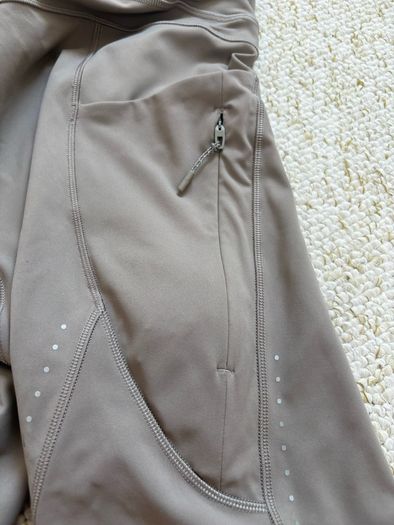 Lululemon shorts / pockets/ dots / UK 8