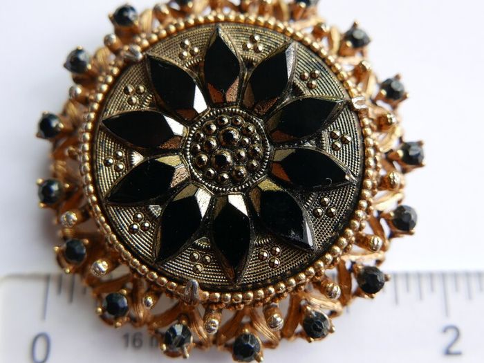 Antique Beautiful Florenza Goldtone Gilt Jet Art Brooch Pin