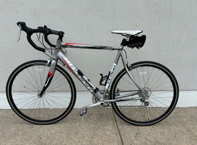 Claude Butler Bicycle 27 inch wheels. 18 speed.