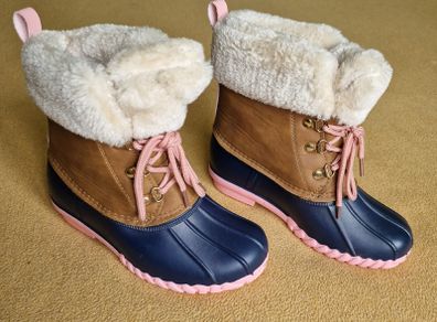 Olivia Miller boots size 2