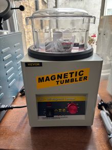 Magnetic tumbler