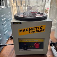 Magnetic tumbler