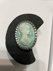 cameo brooch