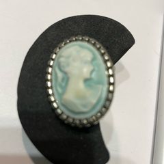 cameo brooch