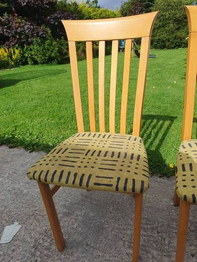 Set of 4 wooden dining chairs