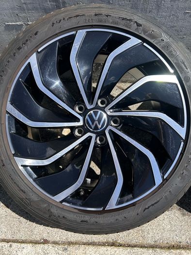Genuine Volkswagen R-Line Ventura  17" Alloy Wheels - Good Year Tyres