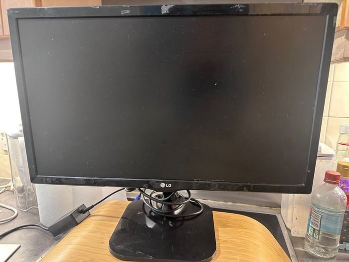 LG monitir
