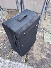 2 lightweight suitcase + Skirting Board