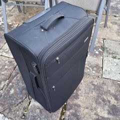2 lightweight suitcase + Skirting Board