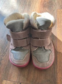 winter boots girl Barefoot