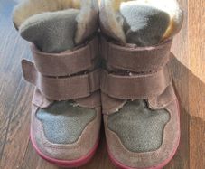 winter boots girl Barefoot
