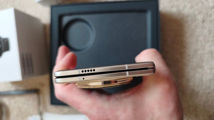 Honor magic V5 ivory white