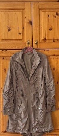 Dutch Brand Yaya Coat Jacket Ladies. Medium. Sage Green / Khaki. Satin Finish.  Detachable hood. Excellent. Proceeds To Medecins Sans Frontieres.